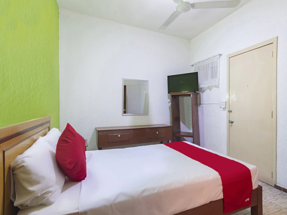 Hotel Avis