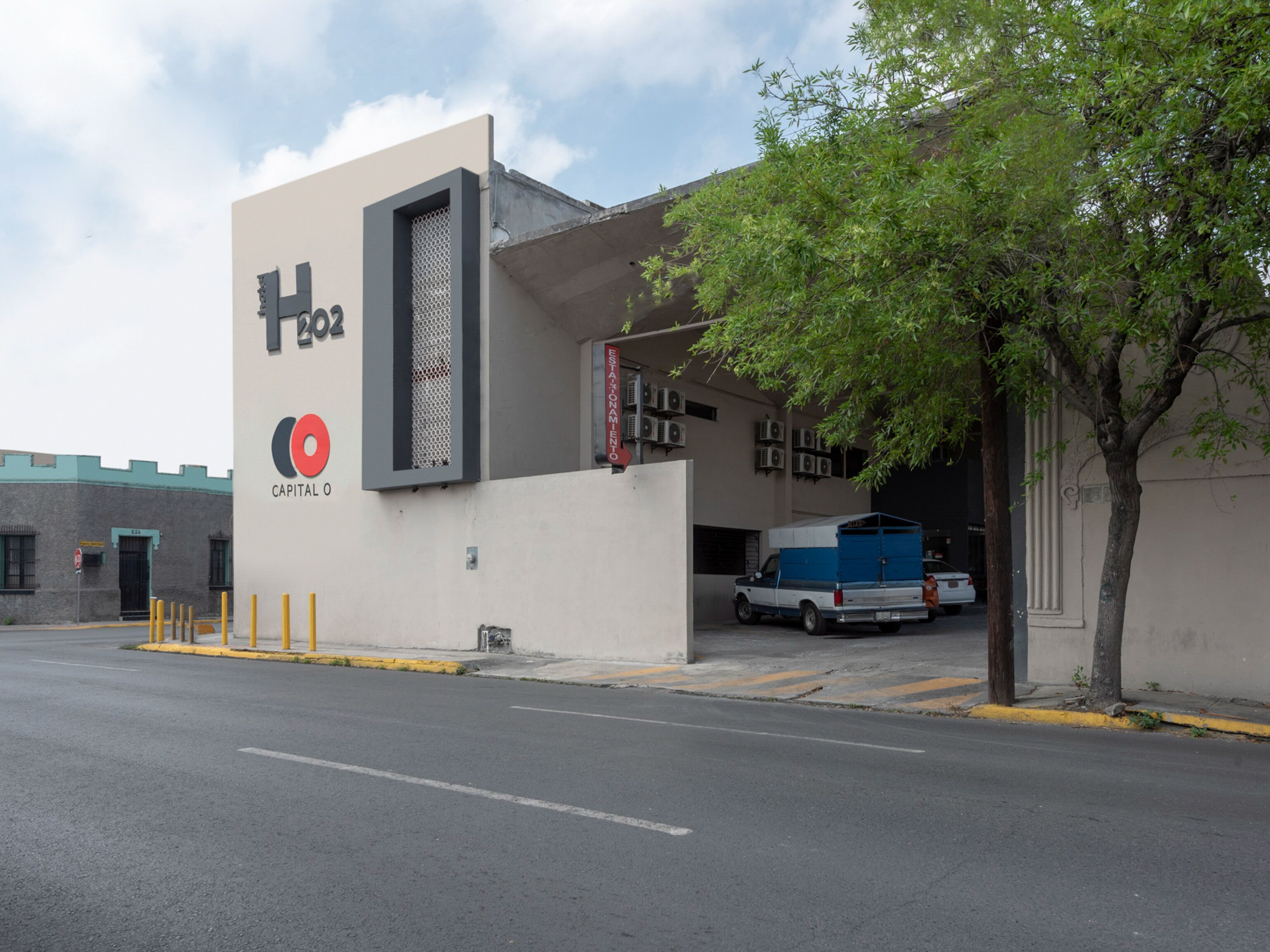 Capital O 202