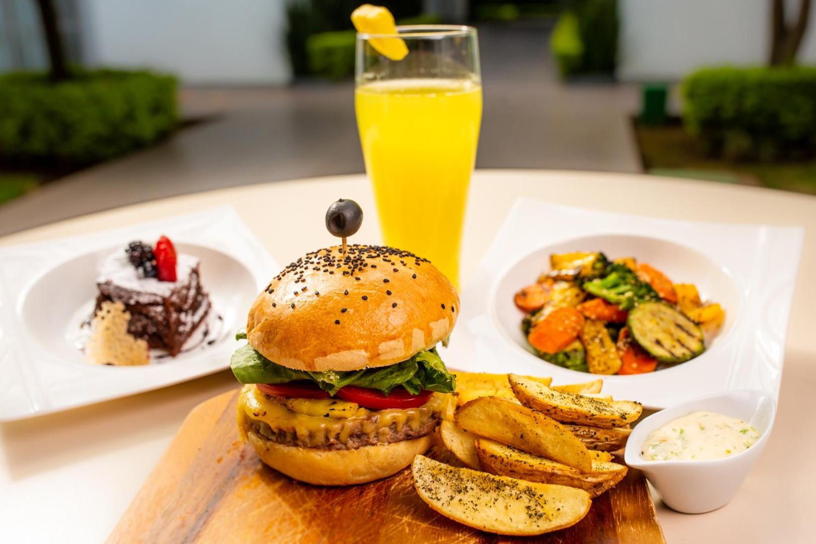 Horizon Hotel & Convention Center