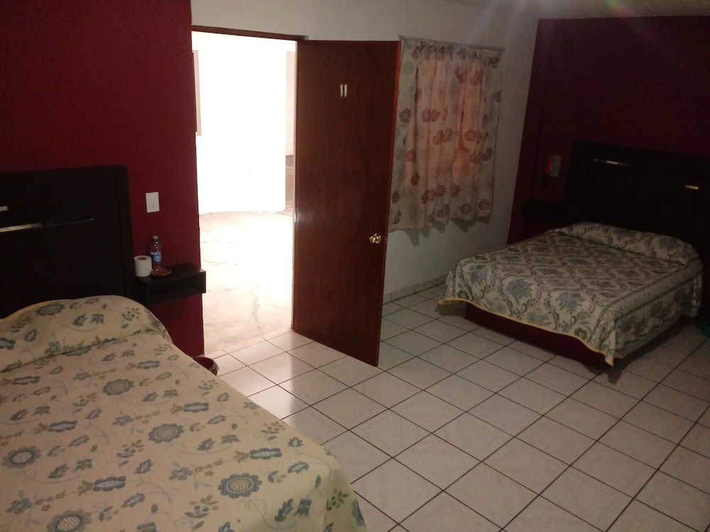 Hotel 2000