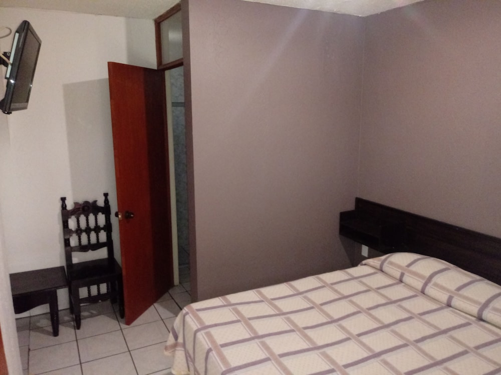 Hotel 2000