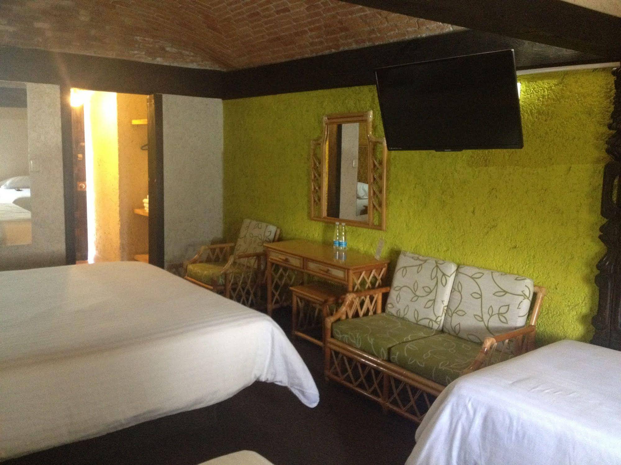 Hotel & Suites Hacienda Montesinos