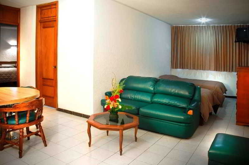 Hotel Suites Campestre