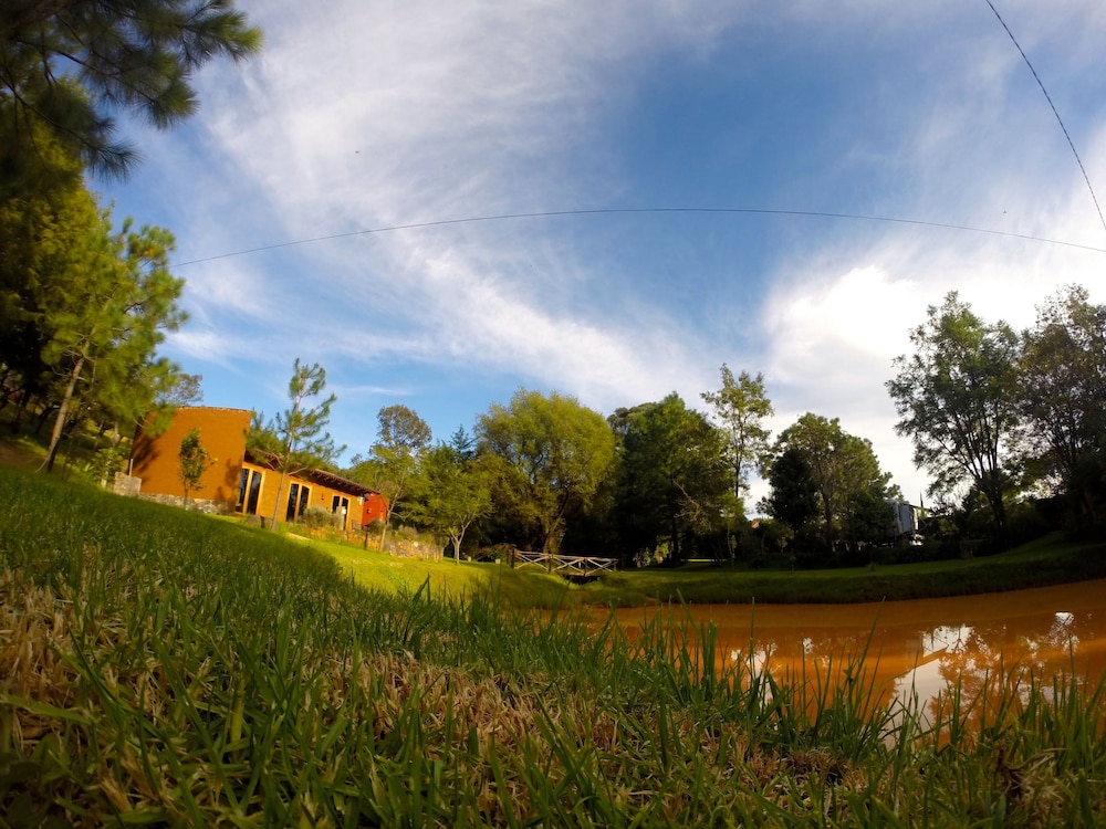 Villa Patzcuaro Garden Hotel & RV Park