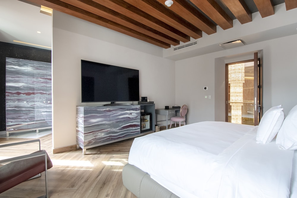 La Perla Hotel Boutique