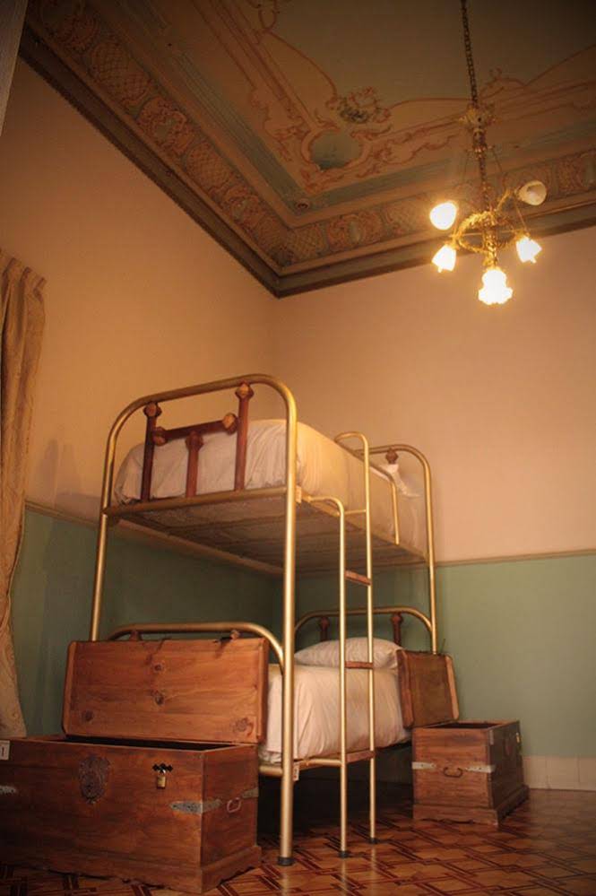 Leonora Hostal - Hostel