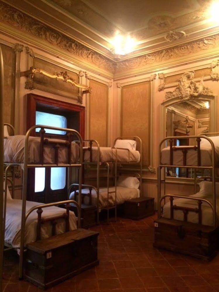 Leonora Hostal - Hostel
