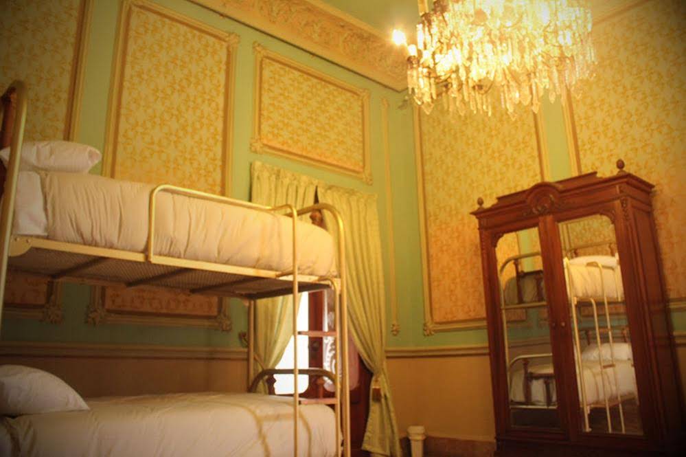 Leonora Hostal - Hostel