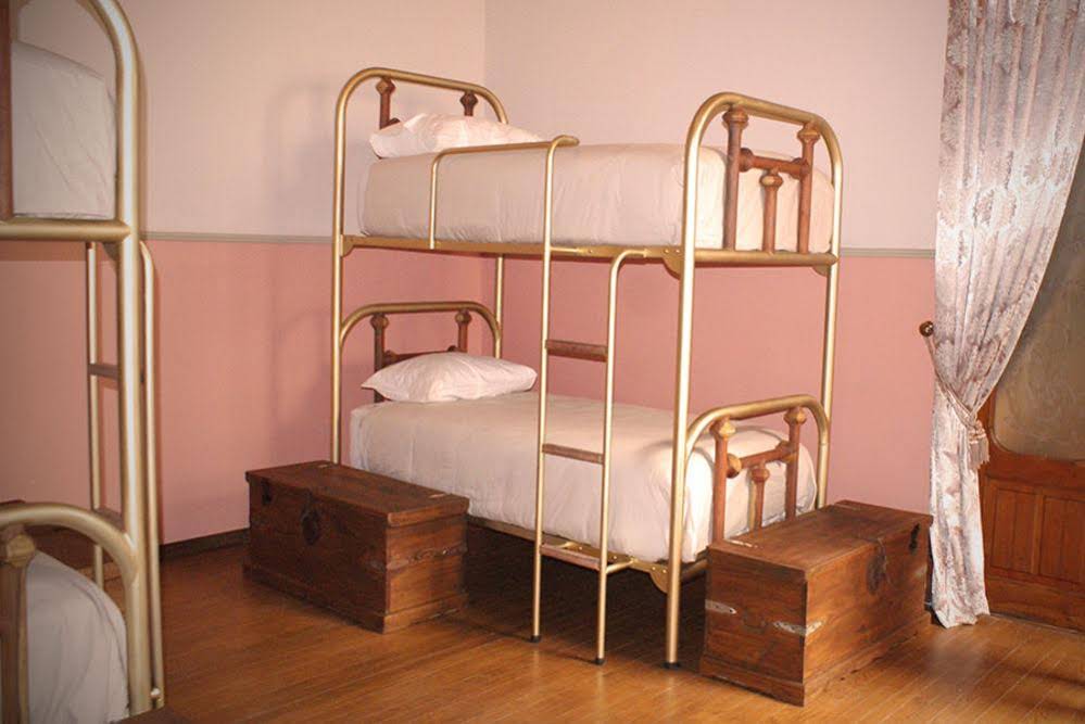 Leonora Hostal - Hostel