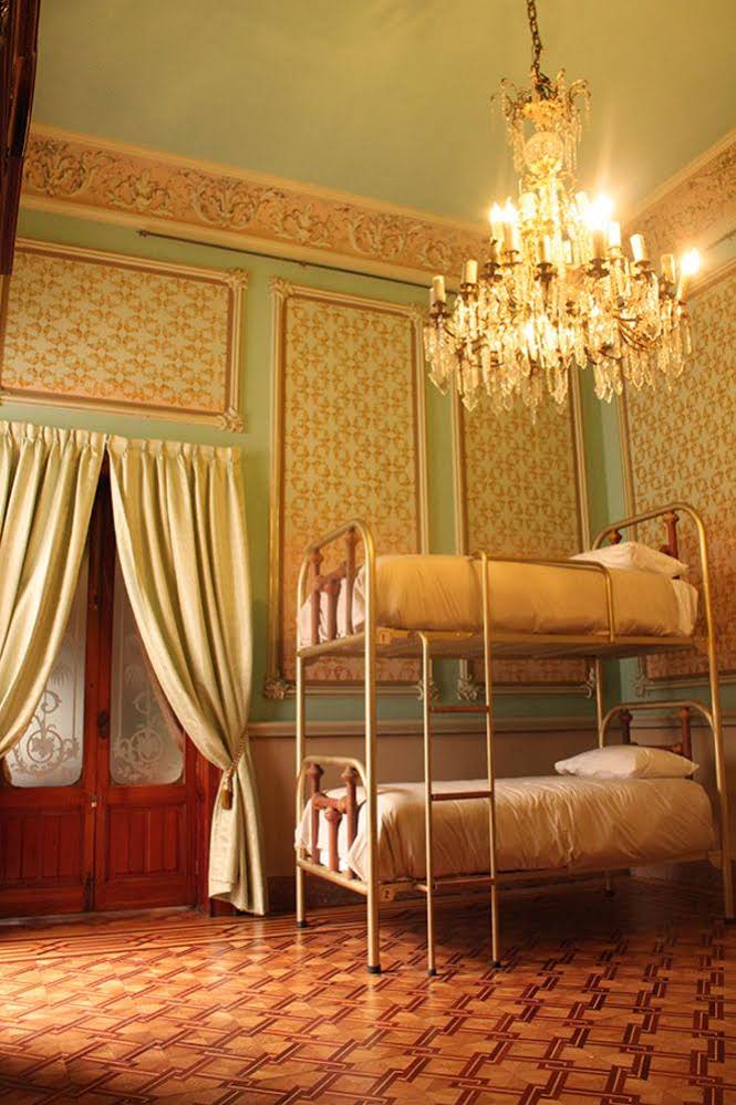 Leonora Hostal - Hostel