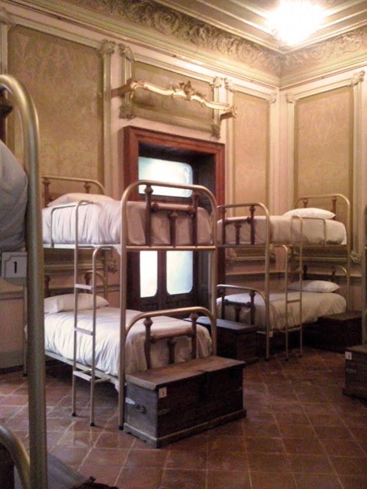 Leonora Hostal - Hostel