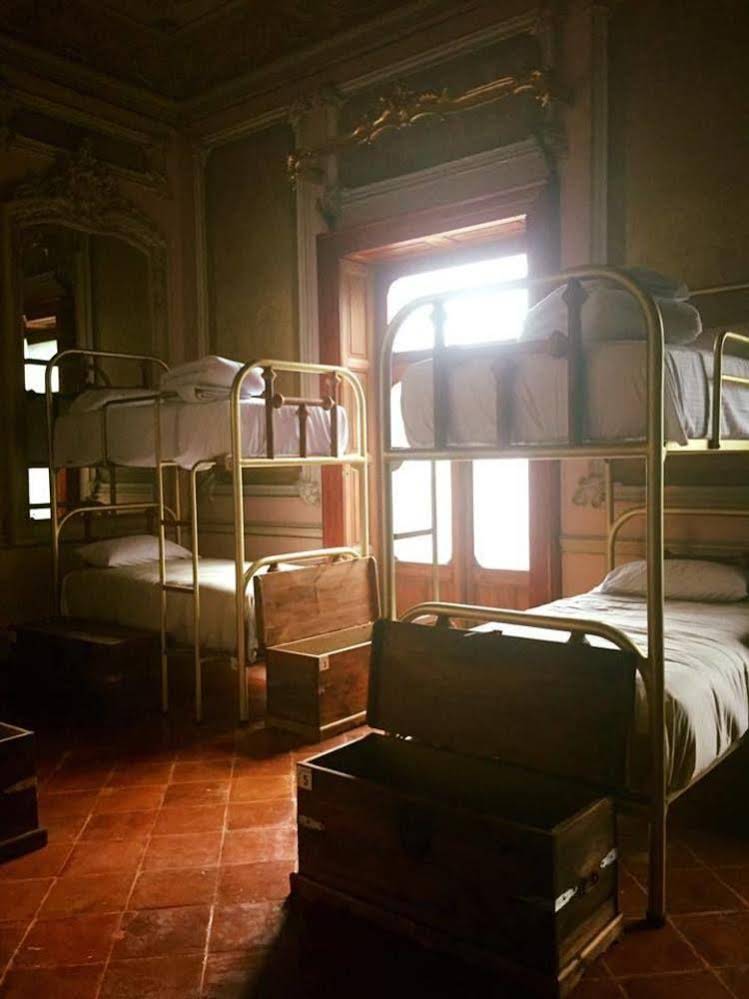 Leonora Hostal - Hostel