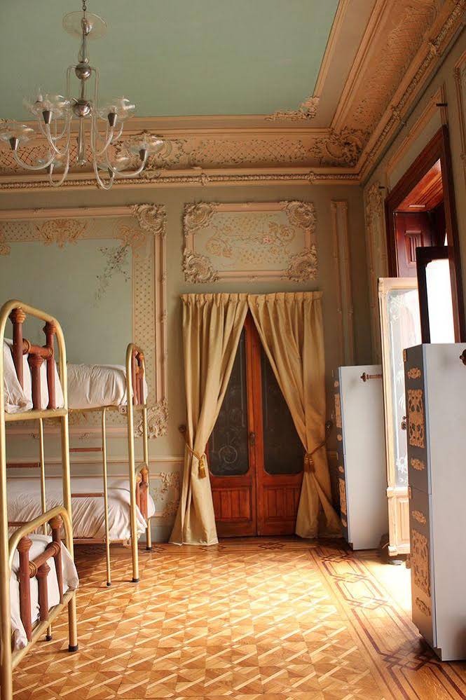 Leonora Hostal - Hostel