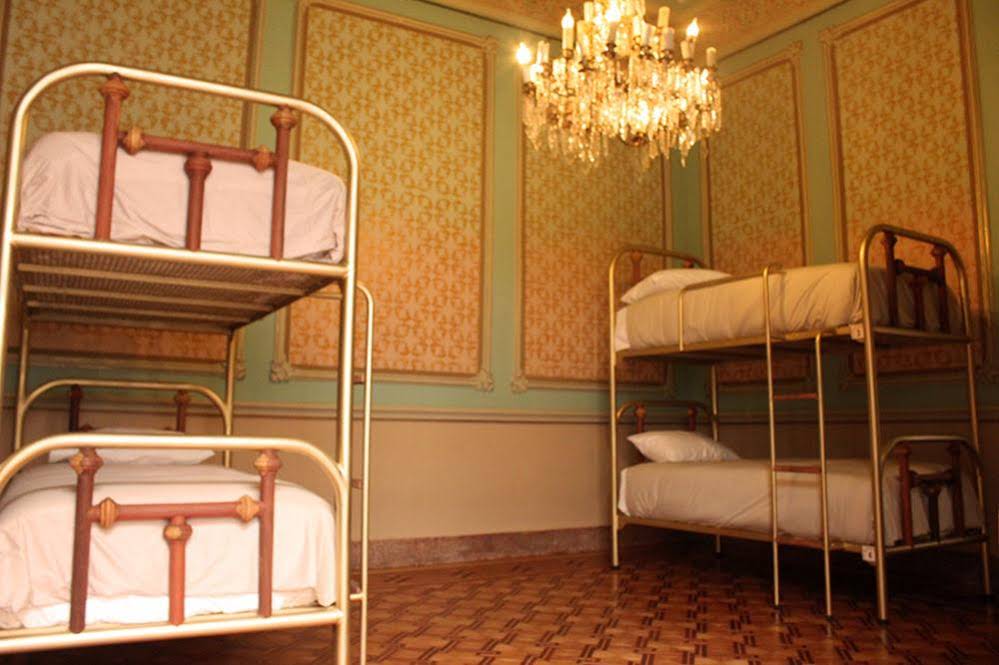 Leonora Hostal - Hostel