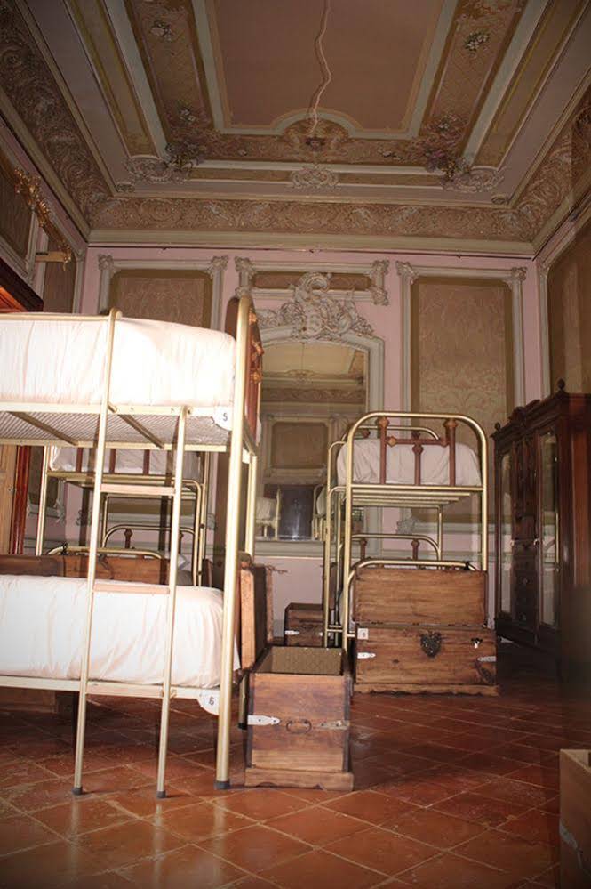 Leonora Hostal - Hostel