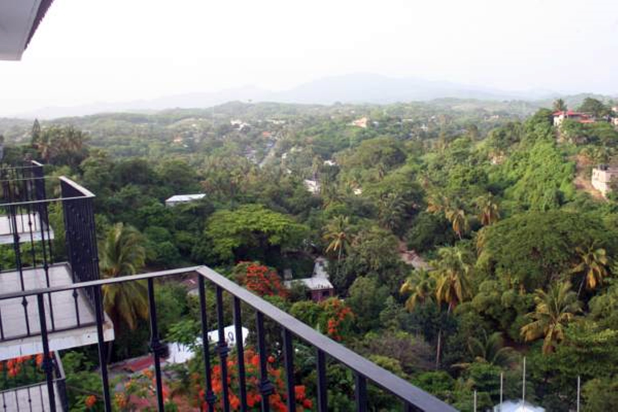 Caracol Plaza and Resort