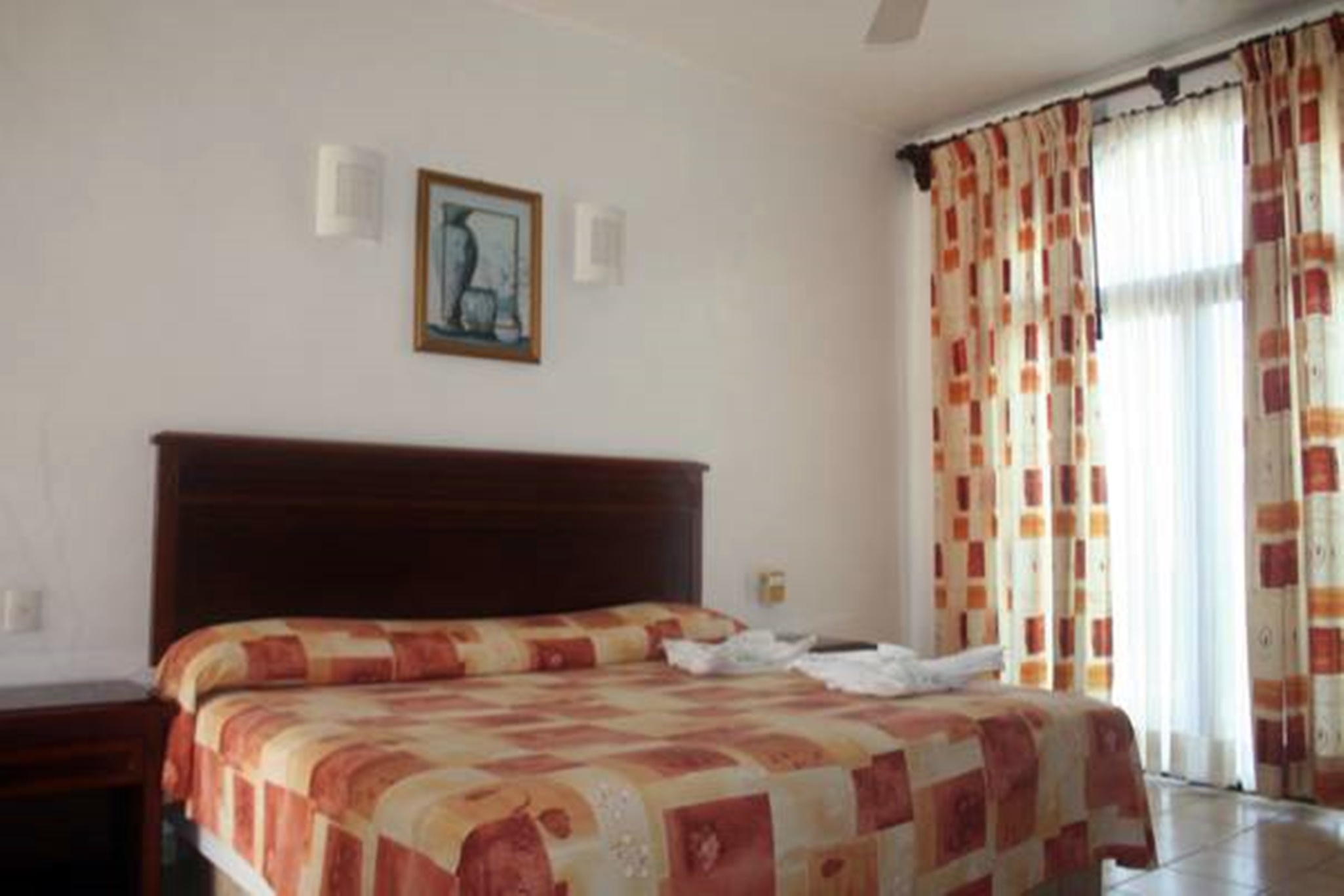 Caracol Plaza and Resort