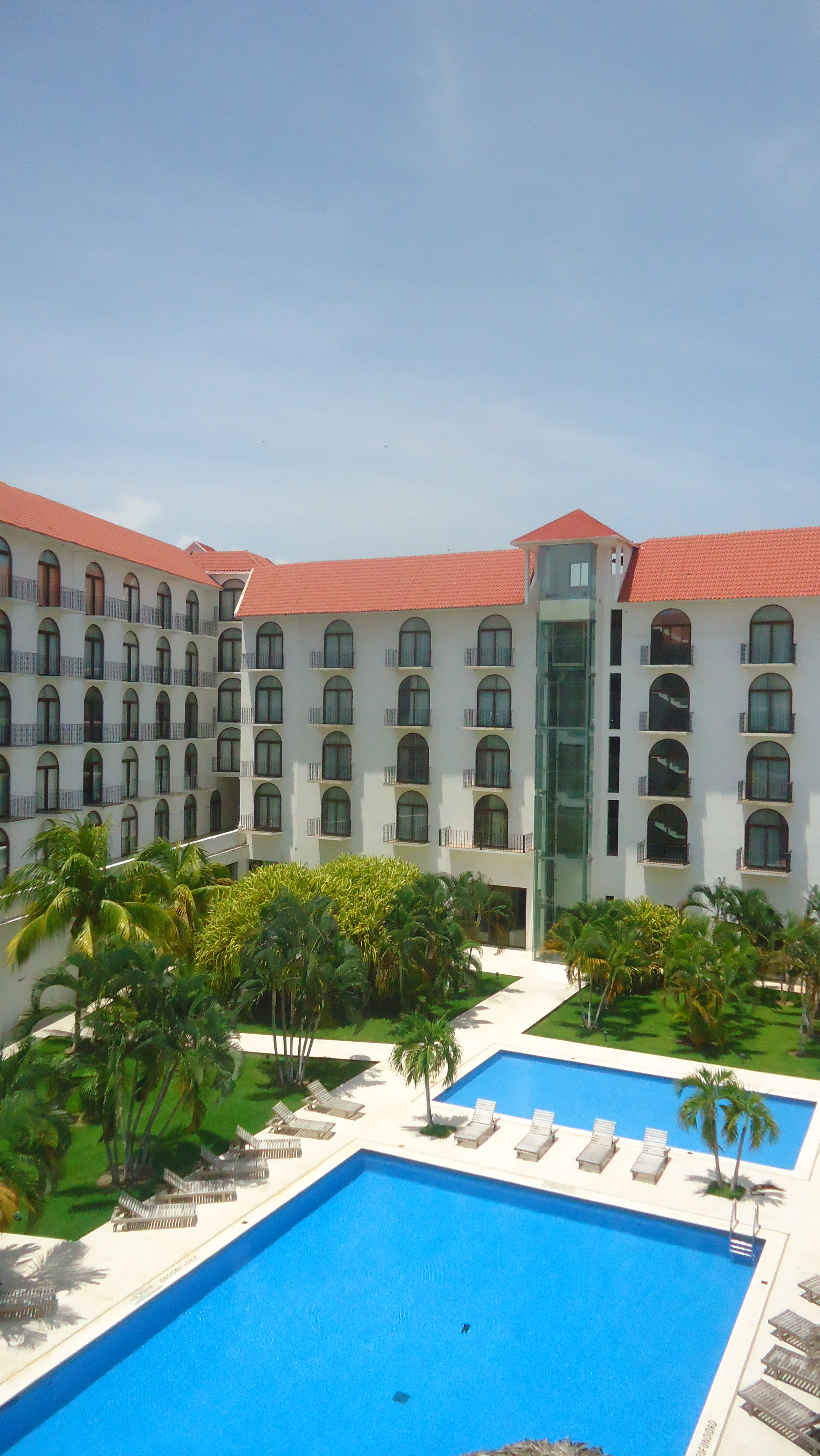 Caracol Plaza and Resort