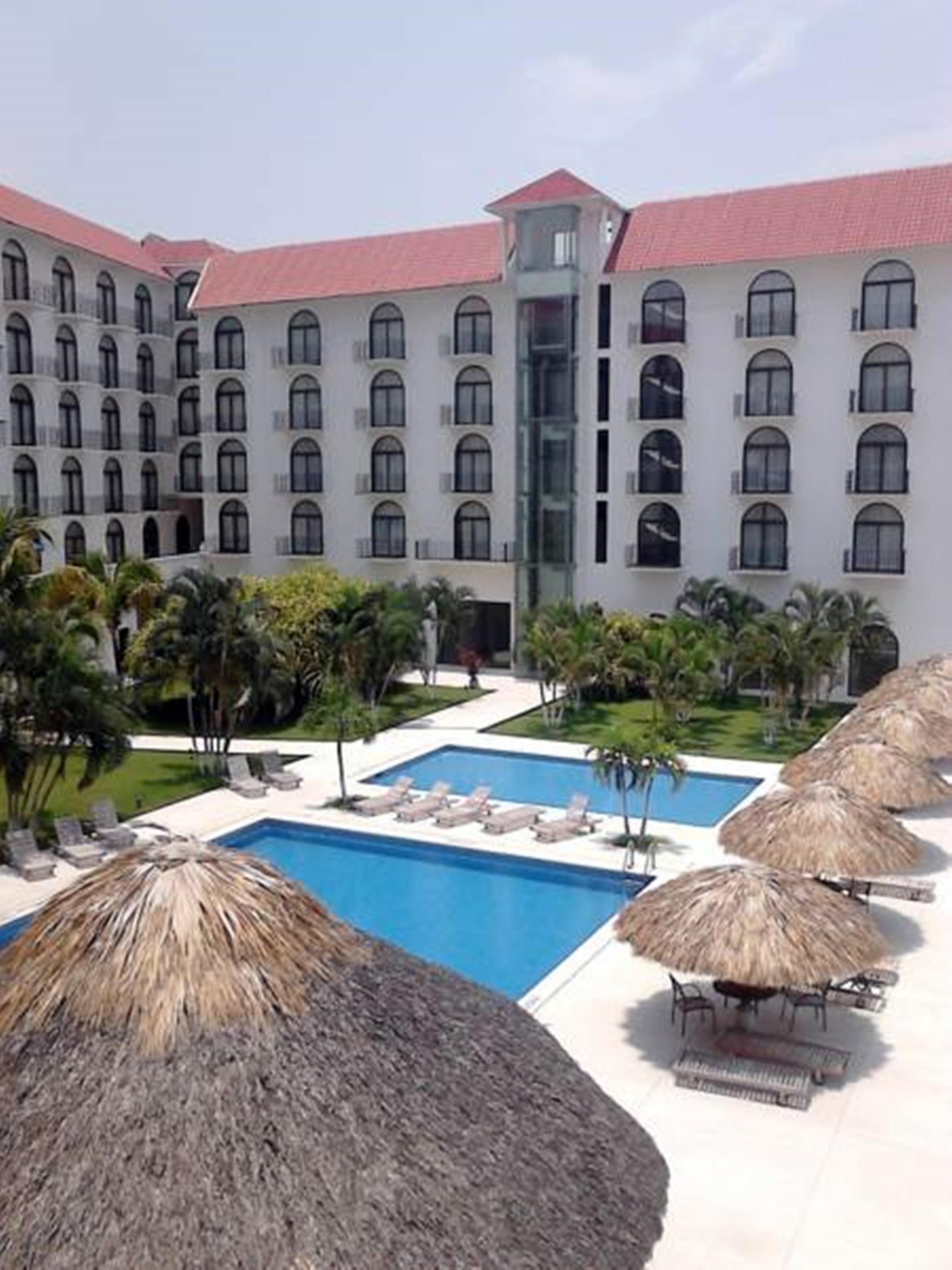 Caracol Plaza and Resort
