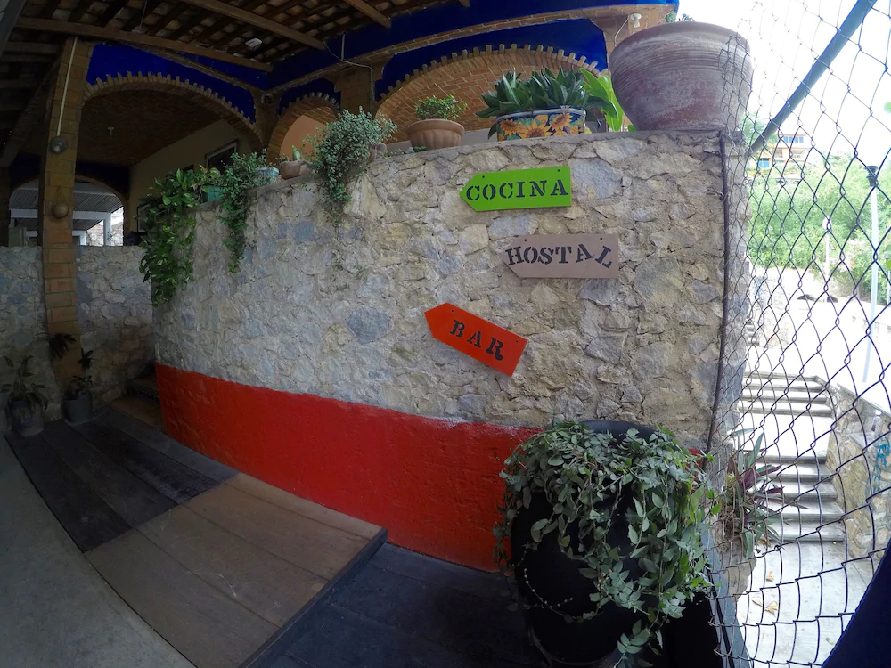 Mayflower Hotel & Hostal