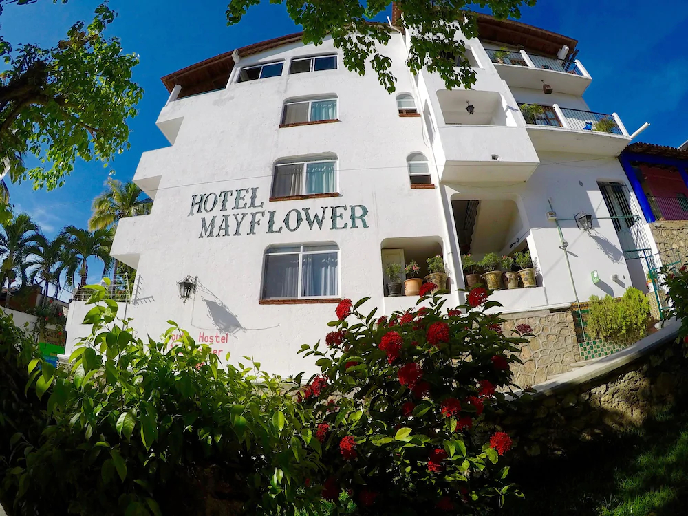 Mayflower Hotel & Hostal