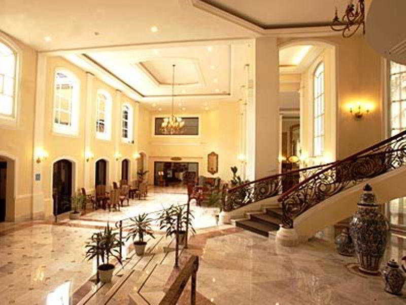 Radisson Plaza Camelinas