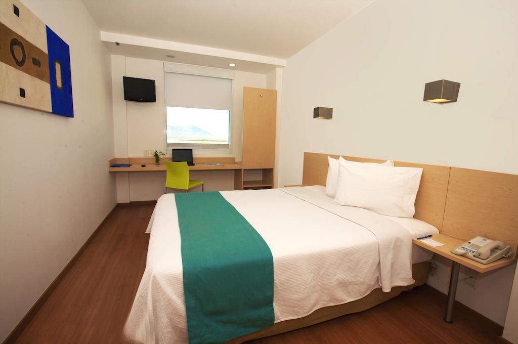 One Saltillo Derramadero