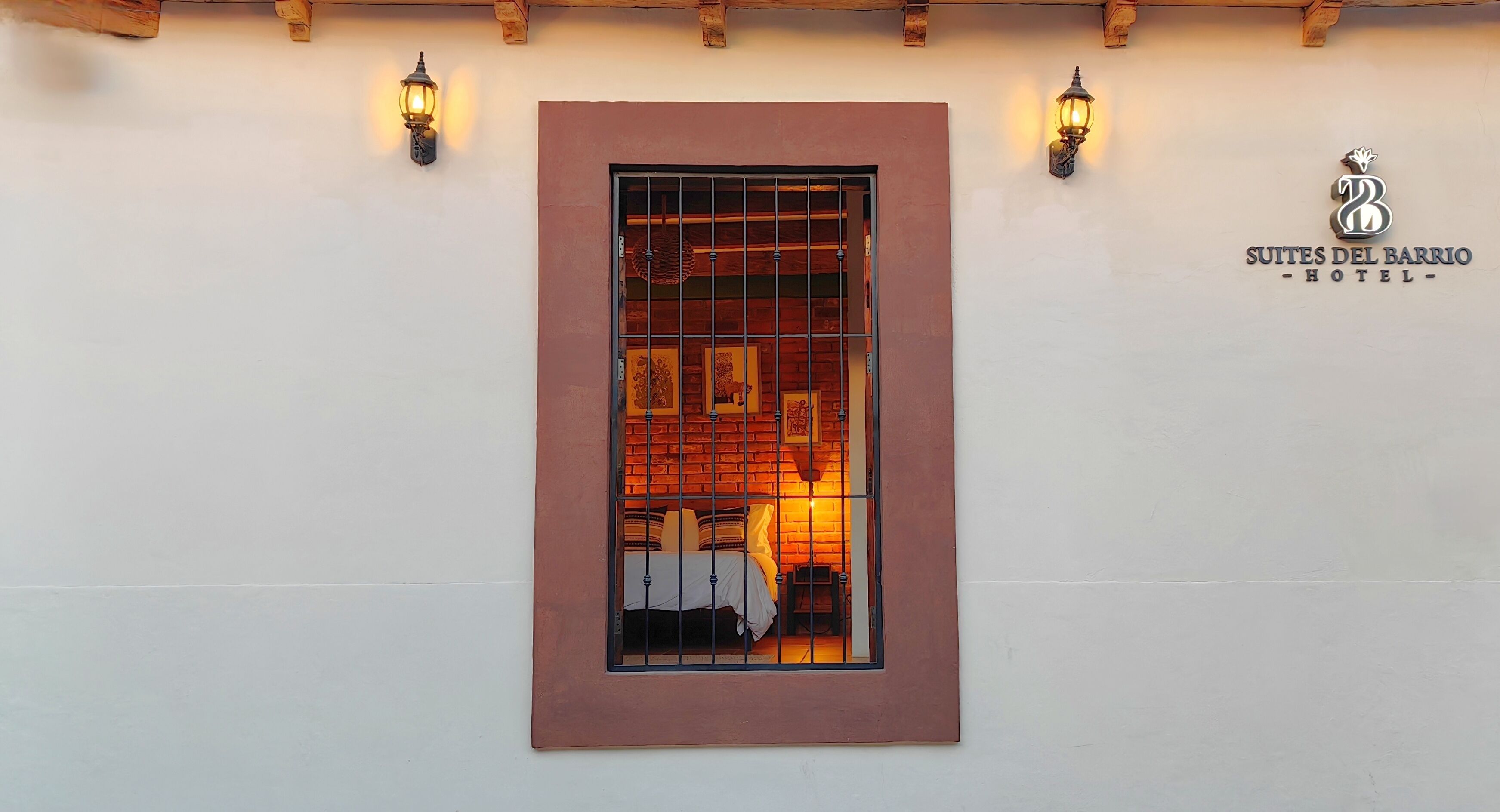 Suites Del Barrio Hotel