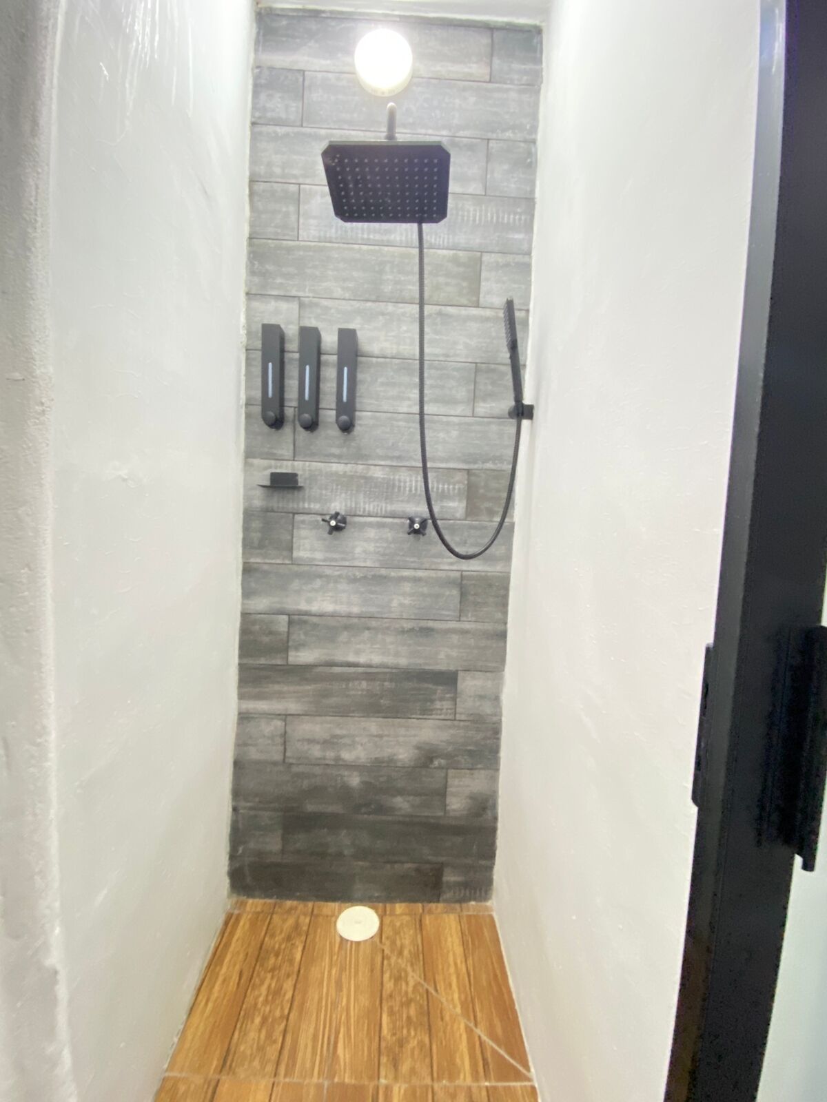 Suites Del Barrio Hotel