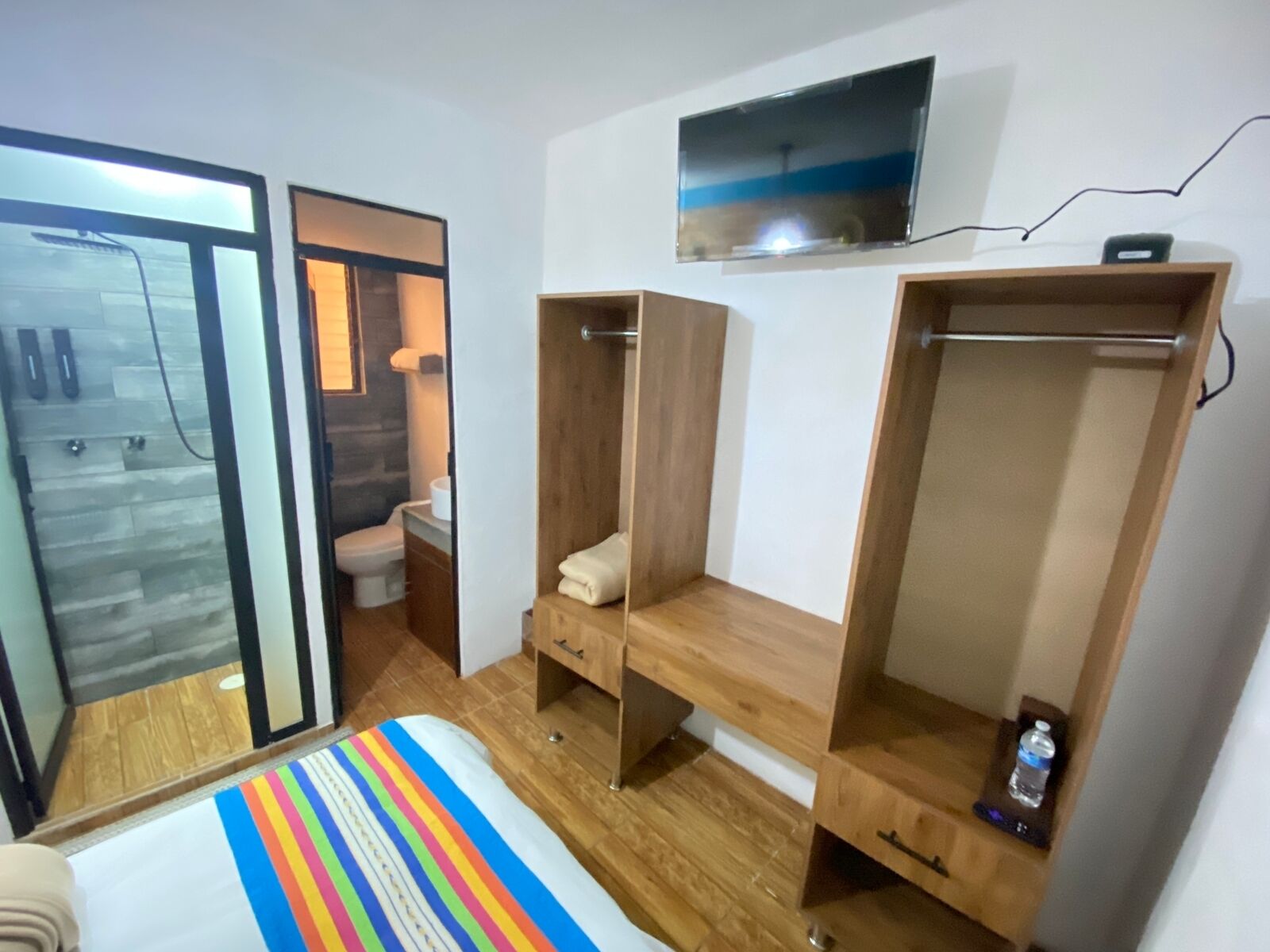 Suites Del Barrio Hotel