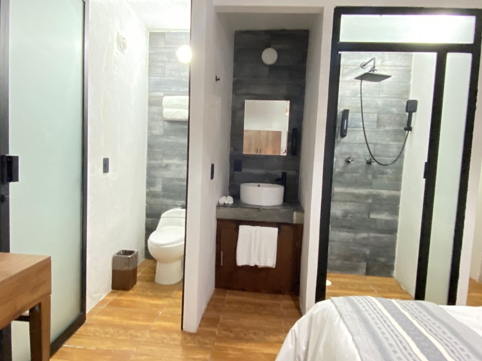 Suites Del Barrio Hotel