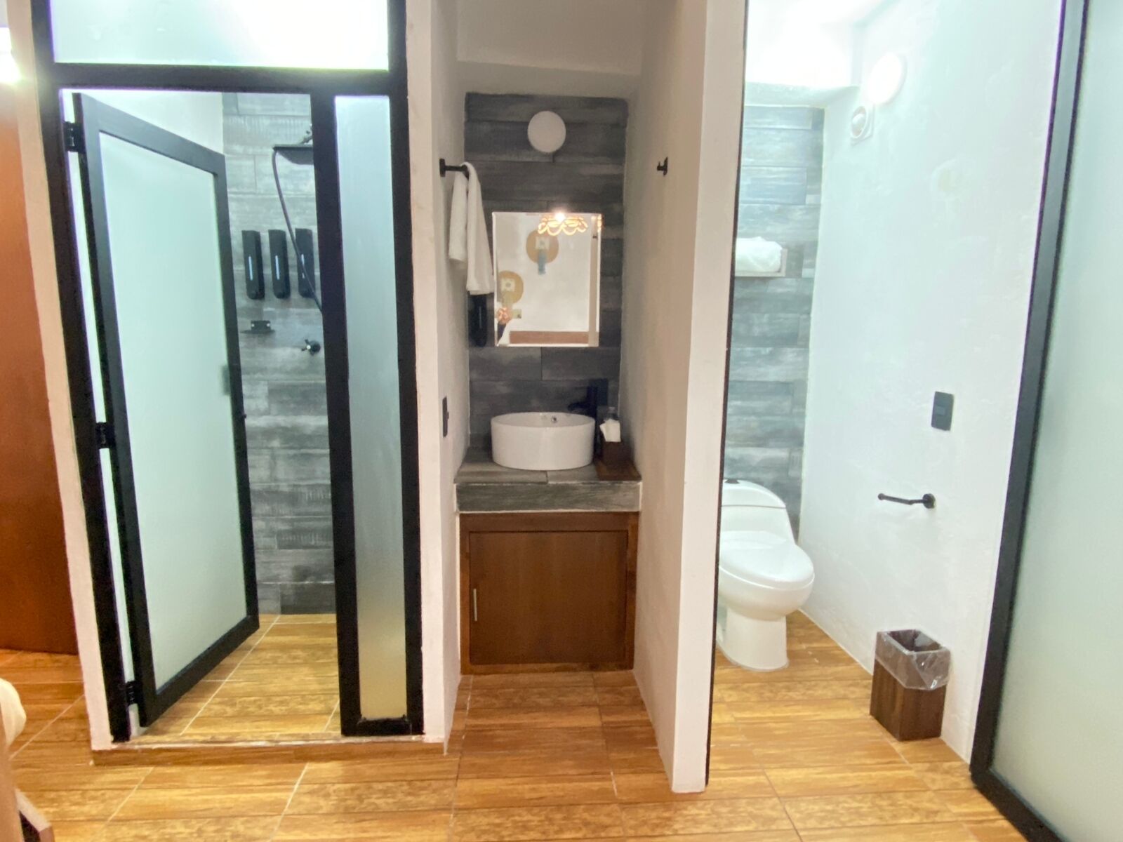 Suites Del Barrio Hotel