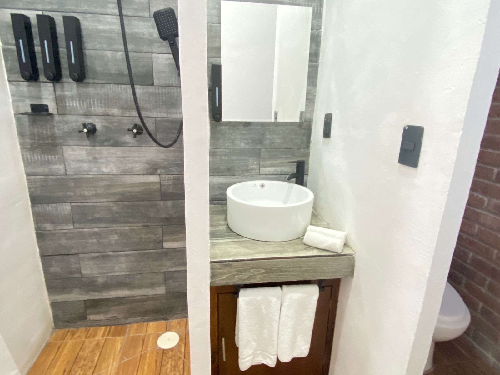 Suites Del Barrio Hotel