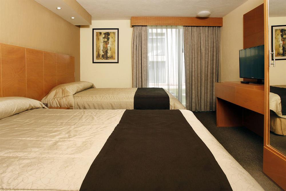 La Posada Hotel & Suites