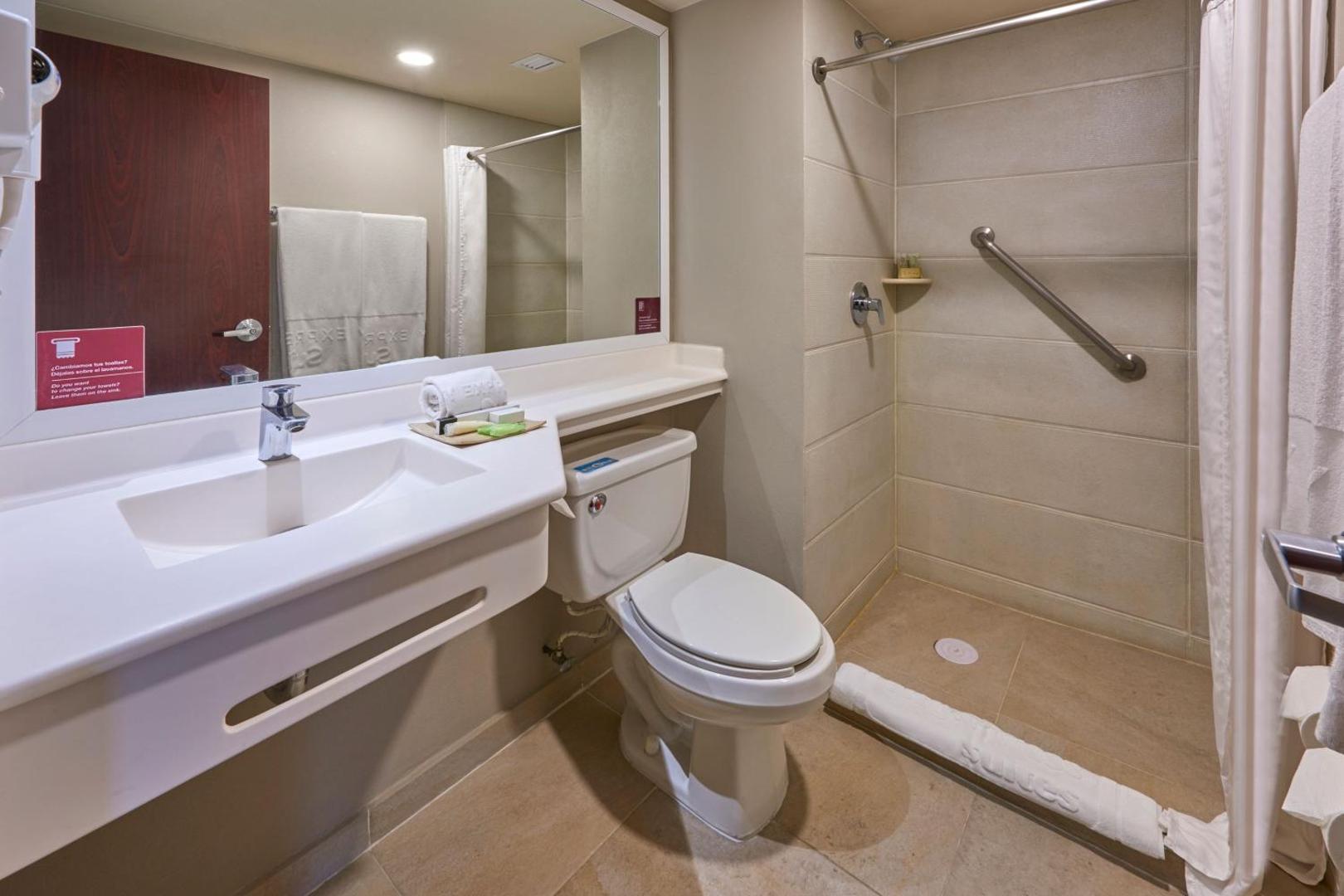 City Express Suites by Marriott Silao Aeropuerto