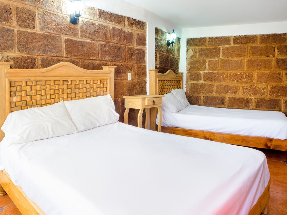 Hotel Del Centro by OYO Rooms