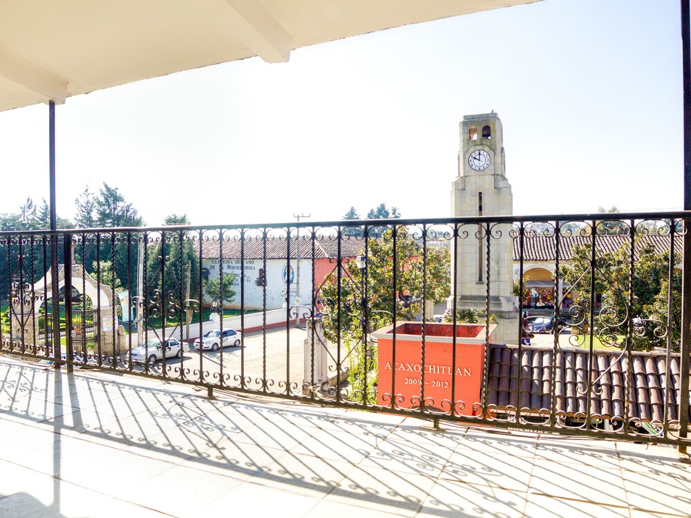 Hotel Del Centro by OYO Rooms