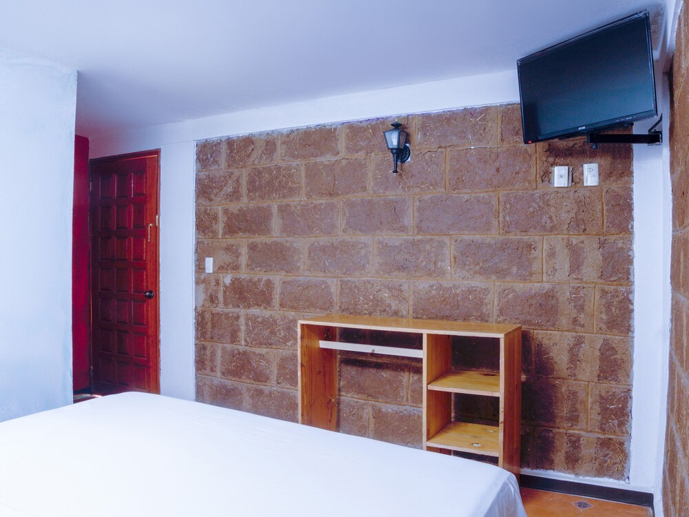 Hotel Del Centro by OYO Rooms