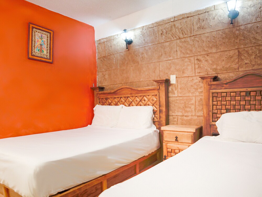 Hotel Del Centro by OYO Rooms
