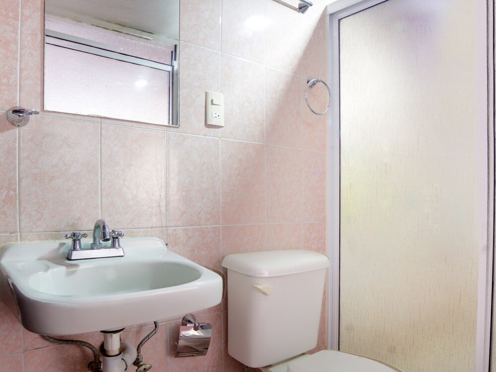 Hotel Del Centro by OYO Rooms