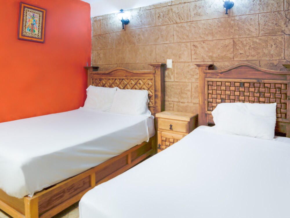 Hotel Del Centro by OYO Rooms