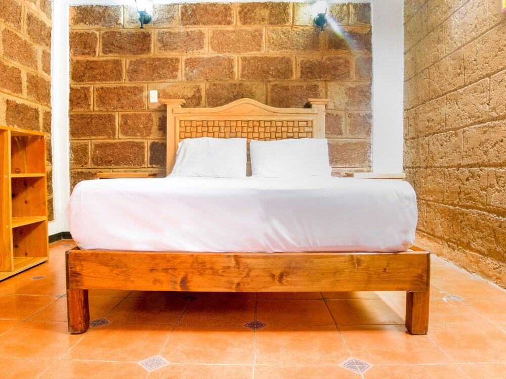 Hotel Del Centro by OYO Rooms