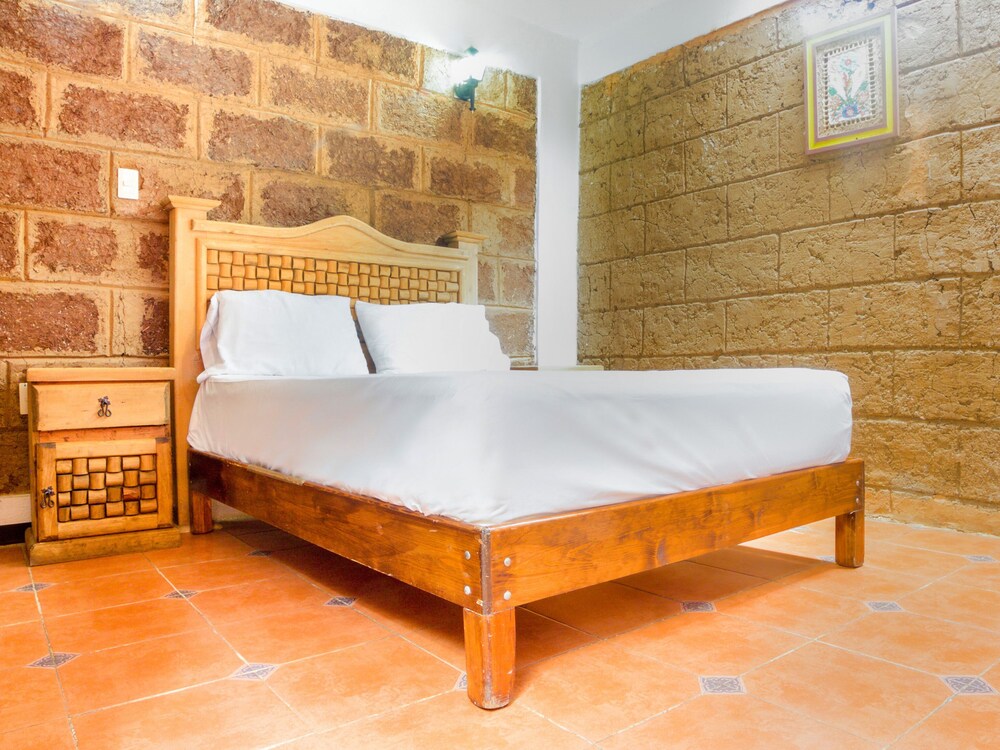 Hotel Del Centro by OYO Rooms
