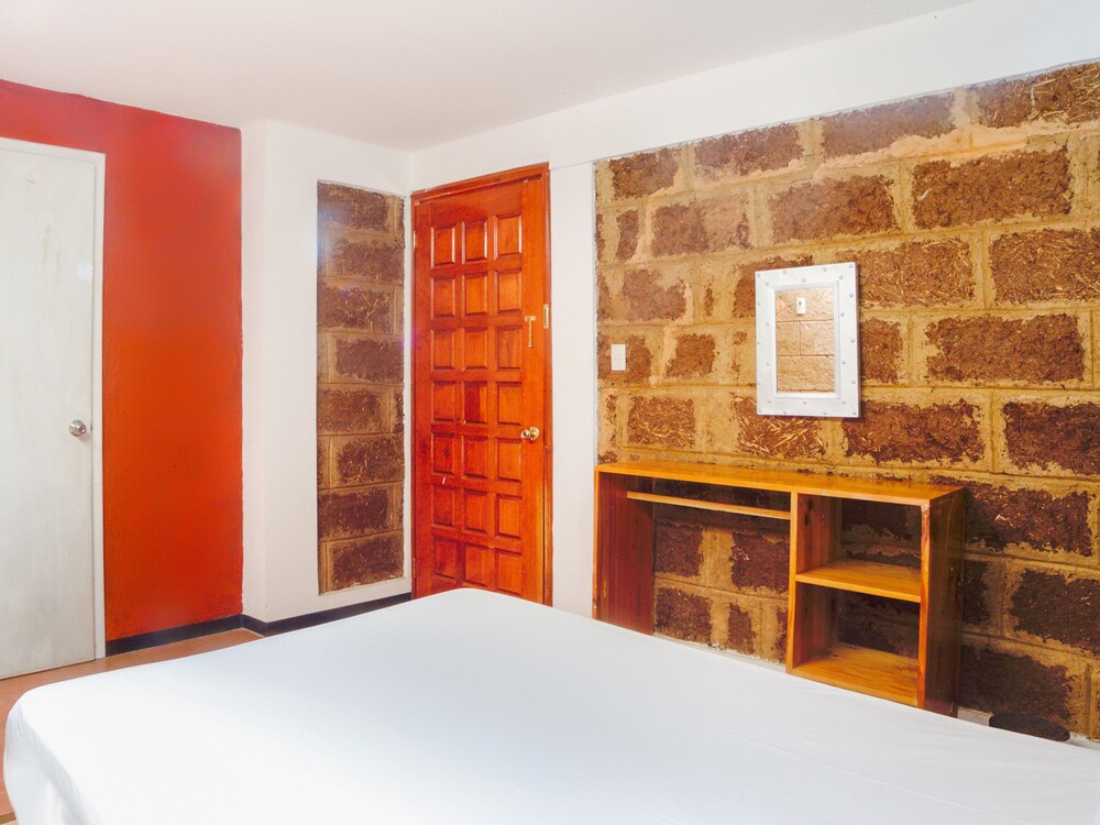 Hotel Del Centro by OYO Rooms
