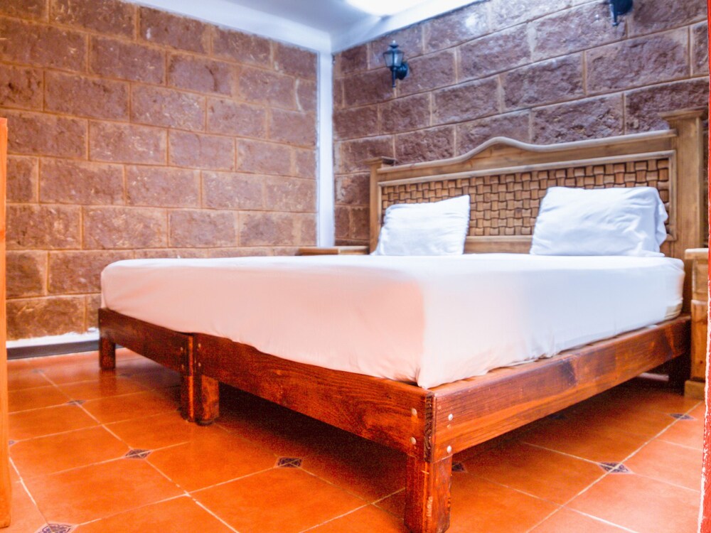Hotel Del Centro by OYO Rooms