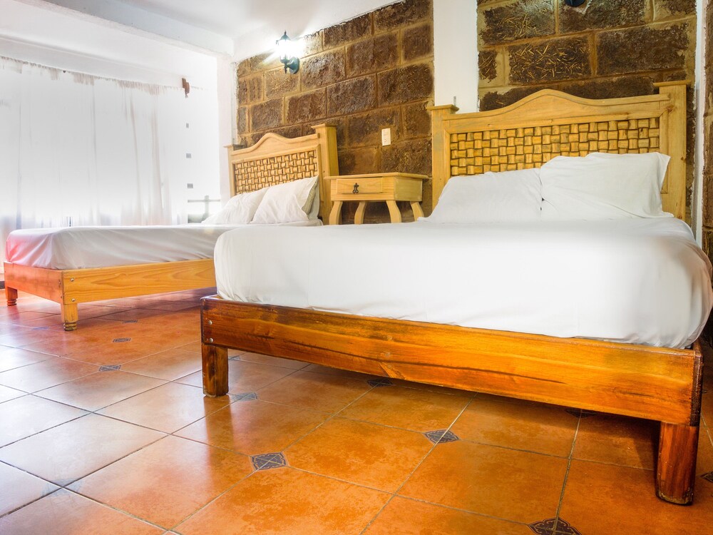 Hotel Del Centro by OYO Rooms
