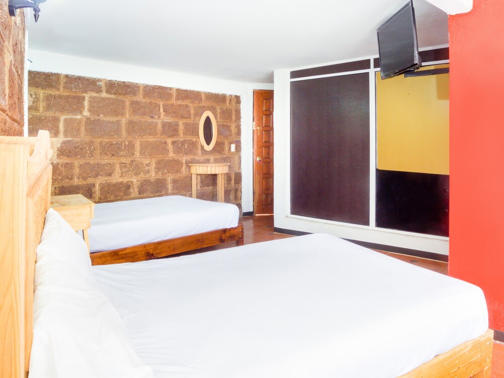 Hotel Del Centro by OYO Rooms