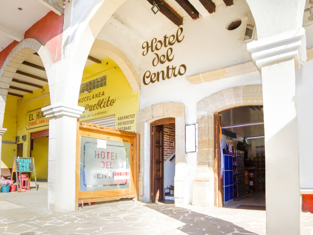 Hotel Del Centro by OYO Rooms