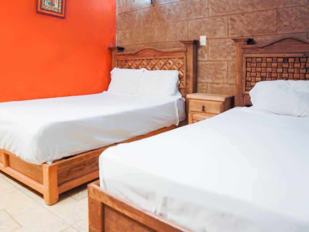 Hotel Del Centro by OYO Rooms