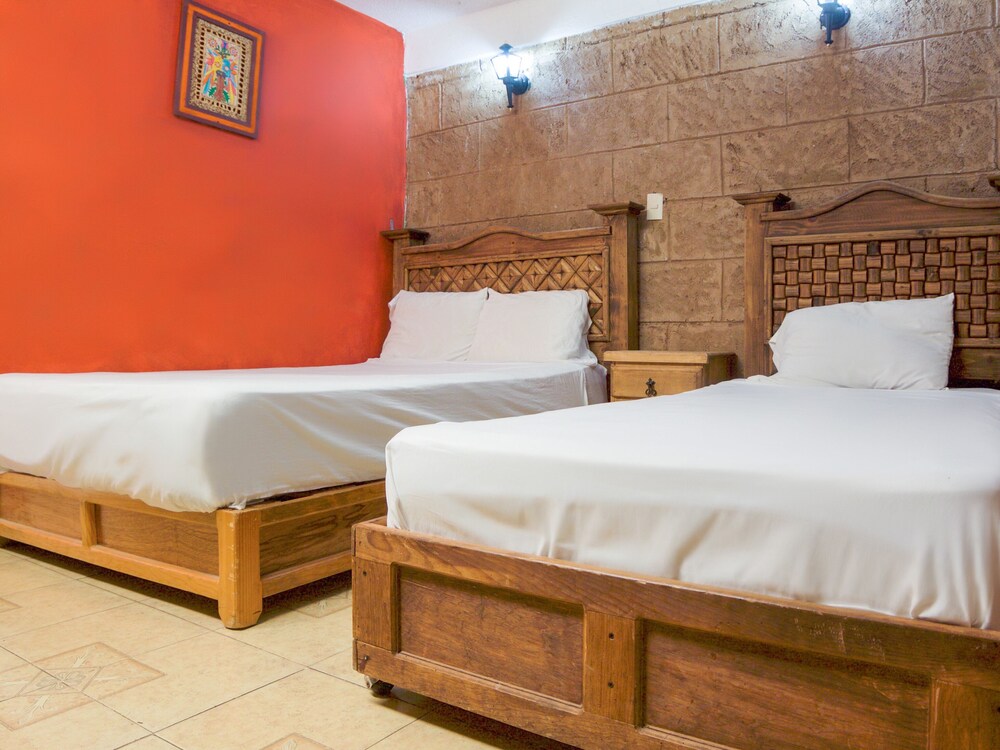 Hotel Del Centro by OYO Rooms